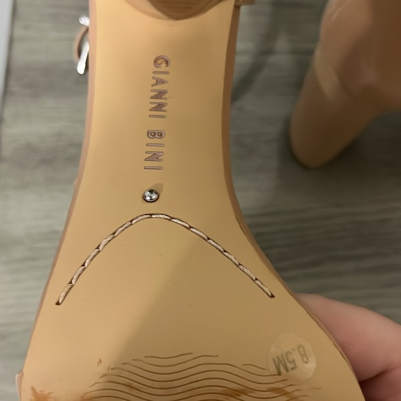 Gianni Bini nude sandals. Excellent pre-owned condition. Size 8.5 - Picture 4 of 4